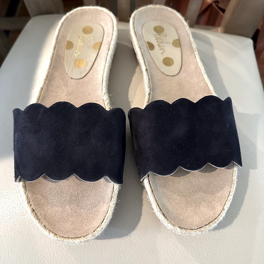 Boden scalloped slides
